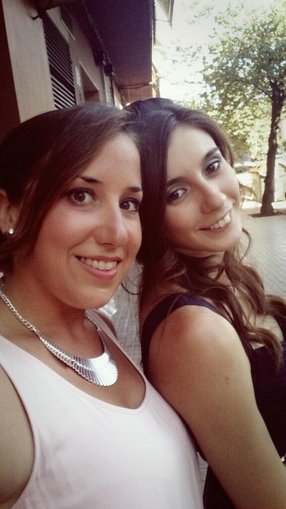 Anitiin's tweet photo. Aunque ayer estabas muuuu rancia conseguí que sacaras una sonrisa para miiii. Viva la tronkiiii @AlbaPascualc http://t.co/aTIjuz9myZ