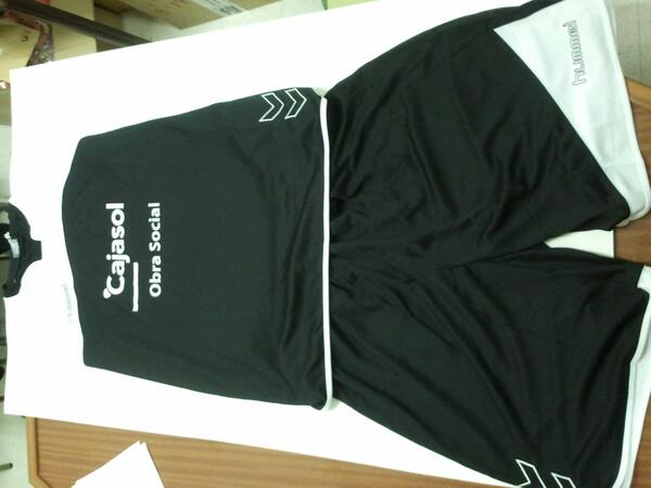 Cbmontilla's tweet photo. FERIA´14 | Reto1 ¿Quieres participar en el sorteo de esta equipación? RETWEET Cartel #CasetaFeriaCBMontilla http://t.co/Lc8XrQzcjh