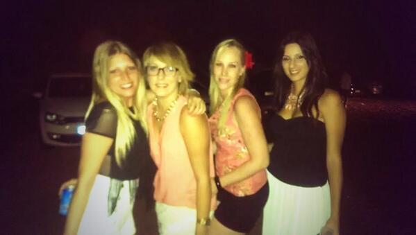 Gveero93's tweet photo. Chicas 💕 @eva_alfonsoP. @mabelvsn @SarytaAG http://t.co/JNUEuKt0KU