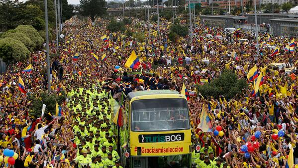 FCFSeleccionCol's tweet photo. ¡Gracias por su apoyo! Todos hacemos parte de esta mágica historia en Brasil 2014. #GraciasMiSelección http://t.co/e0Rfrh4iPh