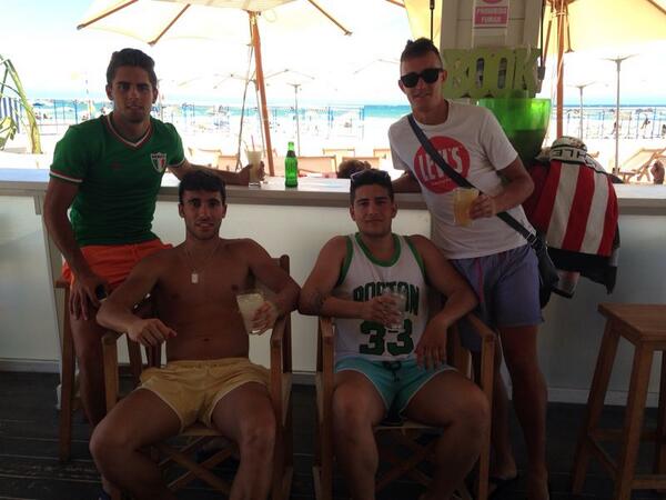 ismaelmchu's tweet photo. buena semana con los especimenes estos!!!! muchas gracias chavales!!!! vamos cn la ultima noche!!! http://t.co/o5YU2aCJfN