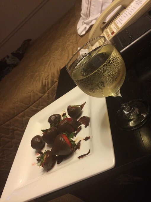 My night 💛 http://t.co/SqOF7YQZ3L