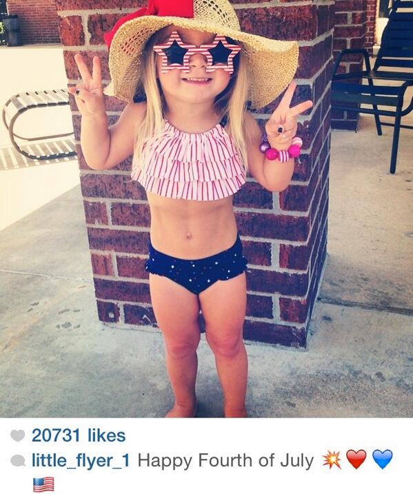 nadjaleman's tweet photo. Okay... The abs on this little 2 year old girl are unreal 😳💪 #cheerabs http://t.co/LphbEfqrXk