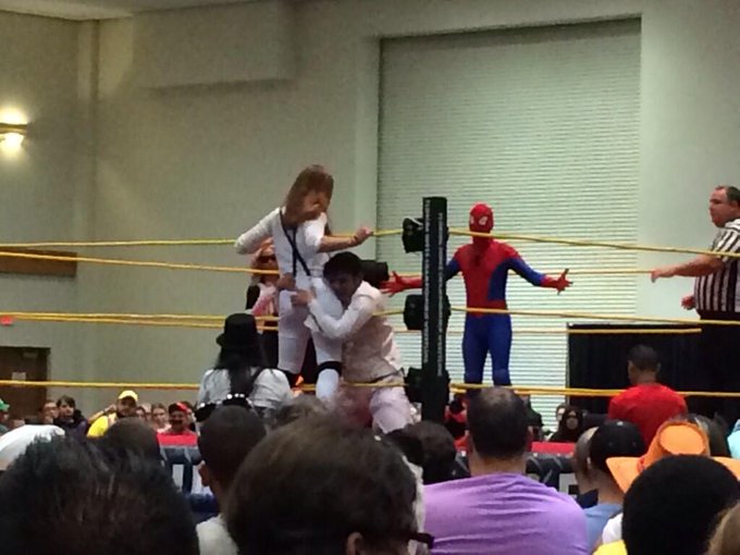 Had fun being just a fan this weekend at Miami SuperCon. Where else can you see Alex DeLarge vs Spidey<a href="/tag/vixenarmy"class="tags"><span>#vixenarmy</span></a>