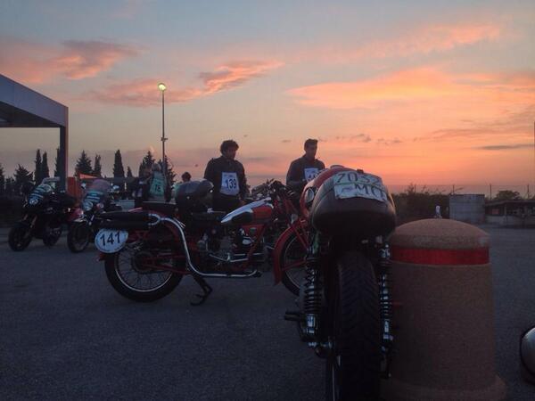 official_eicma's tweet photo. Noi l'alba l'abbiamo vissuta così! In viaggio per la milano-Taranto.Voi? Buongiorno! #EICMAMITA2014 http://t.co/6HvqL0e2rB