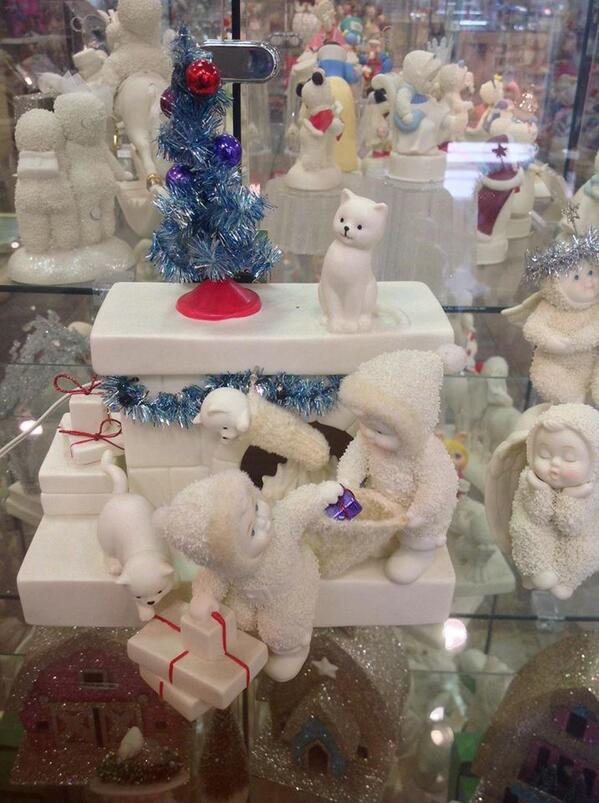 AnnsHallmarkCPM's tweet photo. Come in and see our great Snow Babies Christmas Collection! #Christmas #Gifts #Snowbabies http://t.co/kV8VKUcQzO
