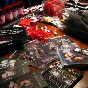 HeidiV_TSC's tweet photo. @TwilightTSC party time yuuhhuuuu http://t.co/Qj8n44xIxY