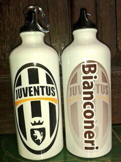 KAZEmerch's tweet photo. Yow silahkan dipesan botol minumnya sebelum tim kesayangannya ke Indonesia. http://t.co/okdKkksEZq