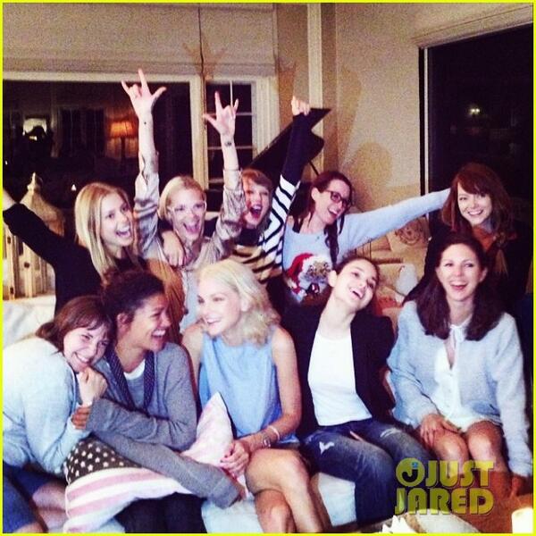 TSwiftiesID's tweet image. #SwiftUpdate Taylor Swift takes a boat ride on Sunday afternoon (July 6) from Rhode Island. | 3