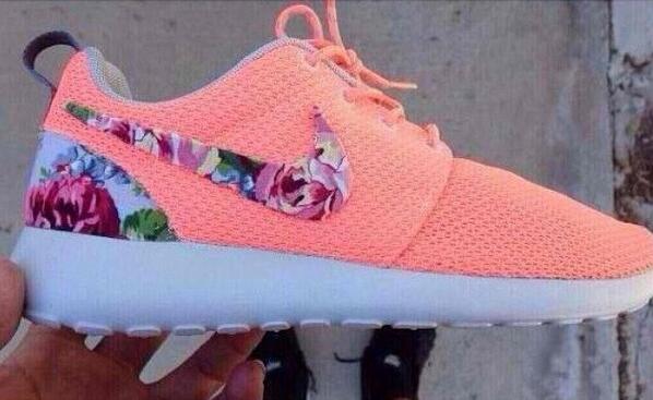 Laced_Shoe's tweet image. Today we will give away a pair of "USA Roshes". Retweet and follow us to enter!