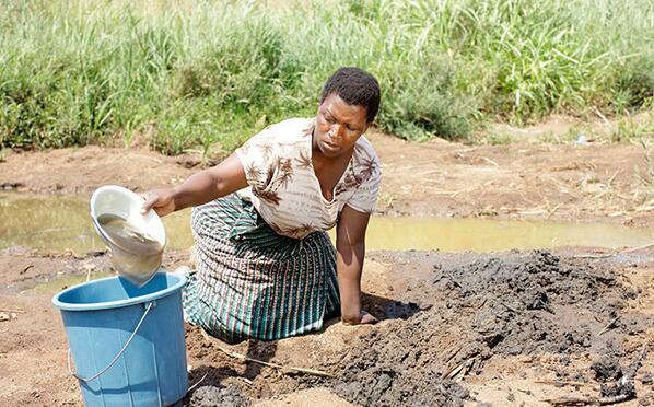 هل تتخيل العيش من دون مياه نظيفة، 748 مليون إنسان يعيشون هذا يوميا (عن كل ريتويت سنتبرع بـ 25 درهم لـ #سقيا_الإمارات)