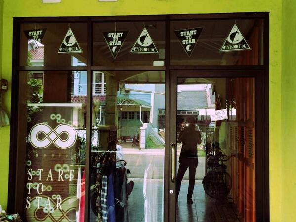 Hai! We're open!!!! Ayo segera dateng ke minishop kita, ada garage sale ;) stock terbatas lho! Yuk buruan!!!