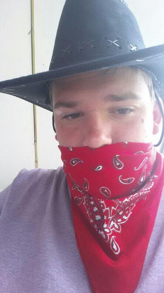 floris_wolfs's tweet photo. Er is weer een nieuwe bende in Maastricht bezig. Dit is hun leider, pas op mijn indiaantjes. Howdy cowboy http://t.co/UCODVnqPTK