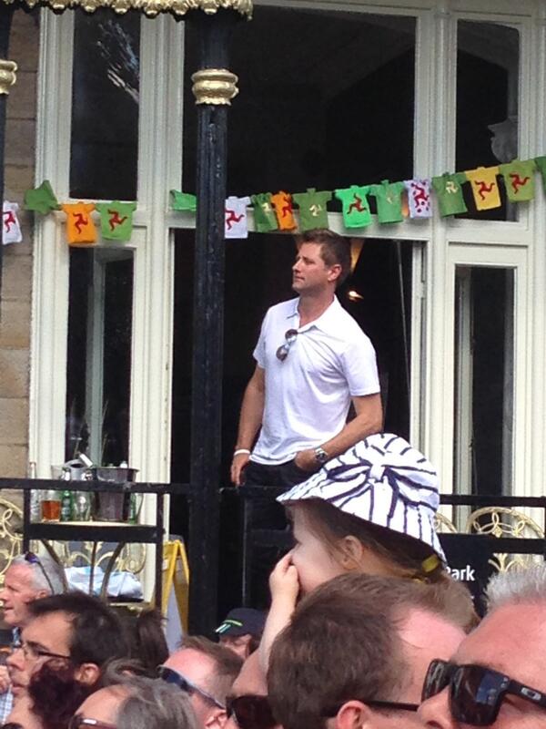 BriggateHouse's tweet photo. Glad you enjoyed #TDFyorkshire. @MrGeorgeClarke Love it when sport brings everyone together!! #shoutlouder http://t.co/g5ofwbc7VS