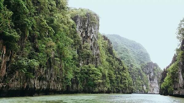 LioElNido's tweet photo. Big Lagoon, an iconic spot in El Nido. Photo by James Sapnu #elnido #palawan #travel http://t.co/zmQQ7fKynG