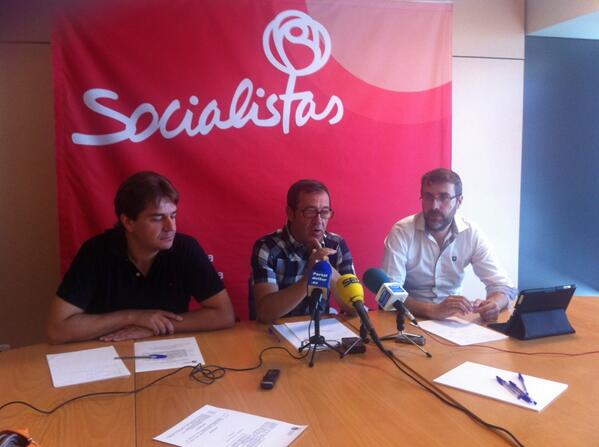 PSOEfuenlabrada's tweet photo. #RuedaDePrensa @Isidoro_Ortega "parece q a la CAM le molestan proyectos educativos d economía social" #Fuenlabrada http://t.co/jhzxKbDUff