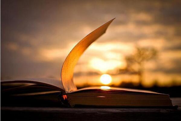 قاﻝ ﺍﻟﺮﺳﻮﻝ ﺻﻠﻰ ﺍﷲ ﻋﻠﻴﻪ ﻭﺳﻠﻢ : `ﻣﻦ ﺃﺻﺒﺢ ﺁﻣﻨﺎ ﻓﻰ ﺳﺮﺑﻪ٬  ﻣﻌﺎﻓﻰ ﻓﻰ ﺑﺪﻧﻪ٬ ﻋﻨﺪﻩ ﻗﻮﺕ ﻳﻮﻣﻪ٬ ﻓﻜﺄﻧﻤﺎ ﺣﻴﺰﺕ ﻟﻪ ﺍﻟﺪﻧﻴﺎ بحذافيرها