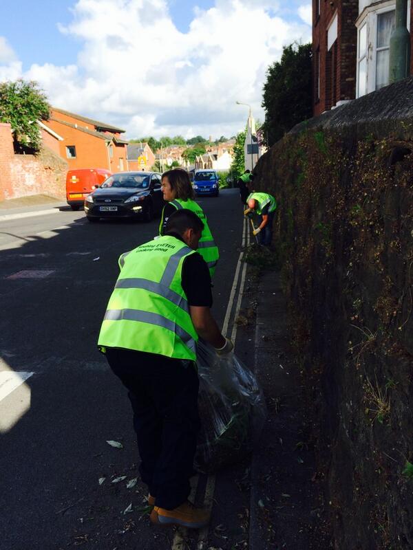 #StJames clean-up in full swing - #YorkRoad &amp; #WellStreet looking loads better... Thanks to @GuildhallExeter staff...