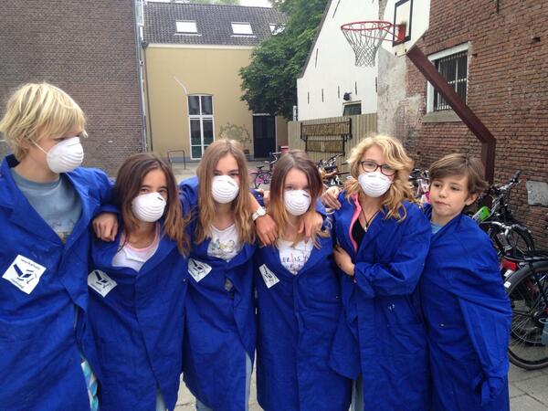 agathasnellen's tweet photo. Graffiti schoolmuur fase 2 http://t.co/PNCmMZxosX