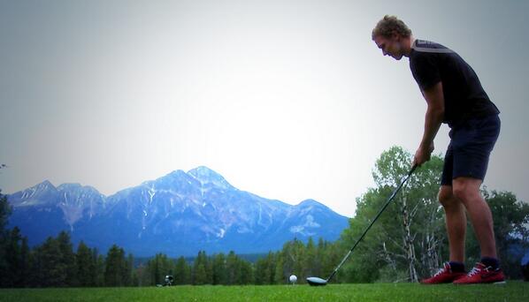 EdmontonOilers's tweet image. Which #Oilers prospect was the long drive champion at Friday's golf event? | VIDEO &amp;gt; ow.ly/3mB5Zc |