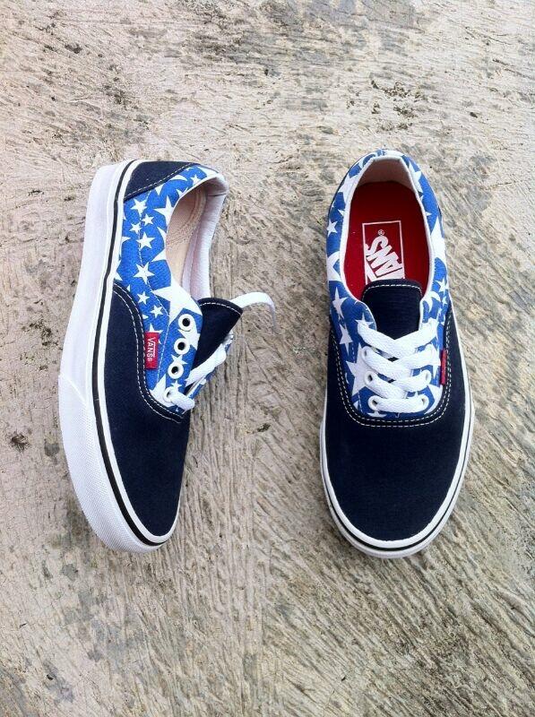 collage_store's tweet photo. -Vans Era vintage star US 4 4.5 5 5.5 6 500k @kickSolution @BestOfVans @sneakerhyp @Syshoes @viscouss_ @FaVans_Shoes http://t.co/rtu9oj1RcH