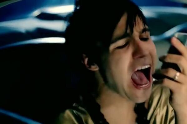mcrfobtastic's tweet photo. monumentour got me like http://t.co/AFANEmE461