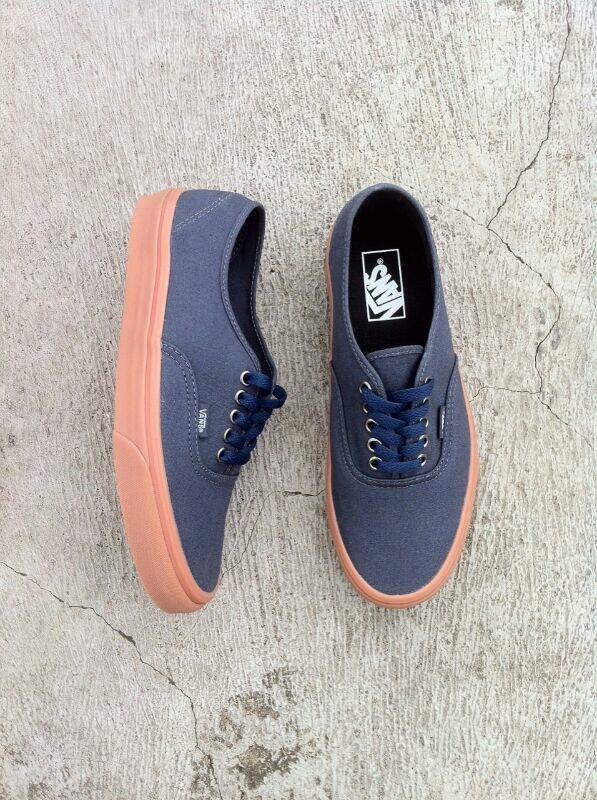 collage_store's tweet photo. -Vans Authentic Indiana ink gum US 7 7.5 8 560k @kickSolution @VYSneakers @viscouss_ @solessolution @Allpremstore http://t.co/MmUImEbs4T