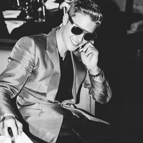 Mudżyn w bieli . tweet media