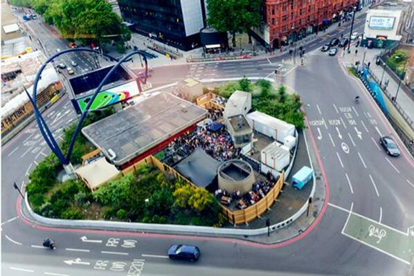 standardnews's tweet photo. Mediterranean-style open-air bar has popped up in London - in the middle of Silicon Roundabout http://t.co/LLGaaZdt6S http://t.co/Yg3qkMNcAK