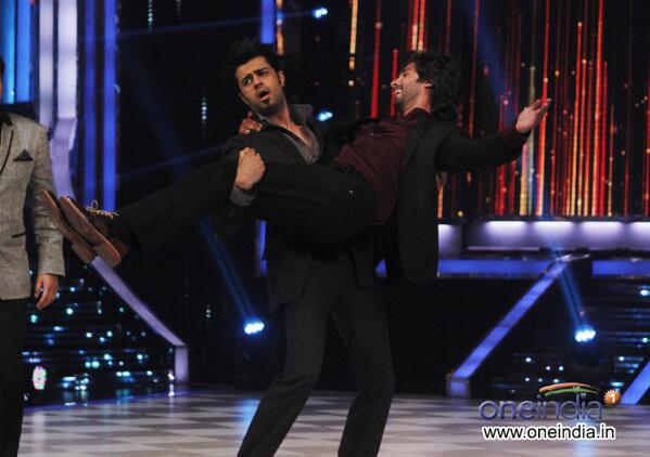 zyadathinker's tweet image. #HaiderFirstLookTomorrow