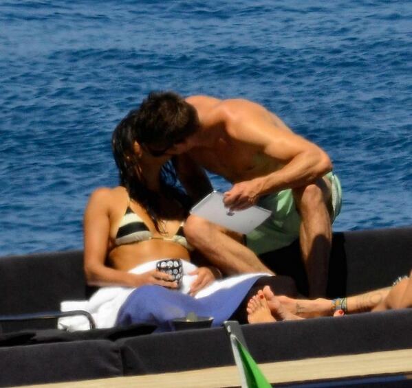 Evenpro's tweet photo. ¡Zac Efron y Michelle Rodríguez besándose! [FOTOS] >>>  http://t.co/nPzxA03s1K http://t.co/zlOwpQZt7Z ¿Nueva pareja? http://t.co/1TVIjjpYxF