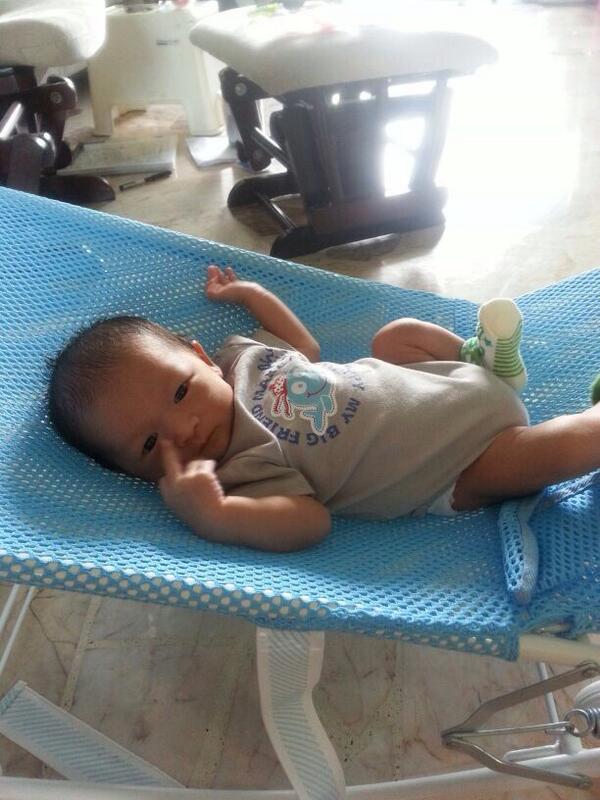 viatmanist's tweet photo. lil bro learning too fast http://t.co/f2KjpkDkv2