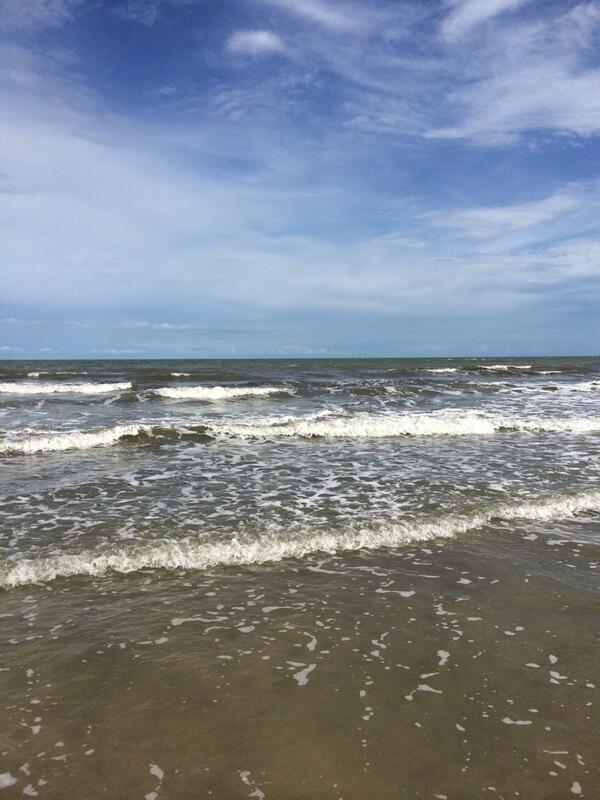 KelsoShev's tweet photo. Up early for a run on the beach. Can't beat that view. #keepgrinding #somuchsweat http://t.co/PSkPBJJEAZ