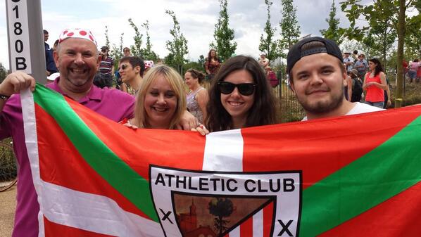 DgGentle's tweet photo. @paigelouise01 @higlett7 @SebSinclair at the tour de France http://t.co/SDhV5DxAwk