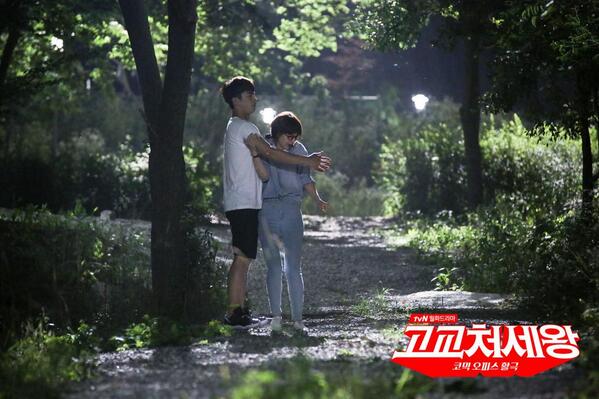 CJnDrama's tweet photo. 잠시후 밤11시 시작되는 #고교처세왕 RT이벤트! 
민석(#서인국)과 수영(#이하나)의 의도적인 스킨쉽?!
널리널리 퍼트려주시는 10분께 맛있는 특급 #깡냉이를 드립니다! (~7/8까지) http://t.co/RIU7toNdiw