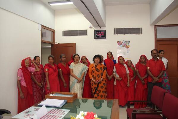 Women Coolies From Bhavnagar Visit Gujarat Chief Minister Deshgujarat