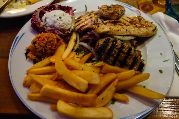 De lekkerste #mixgrill vind je bij #IrodionZaandam. :)