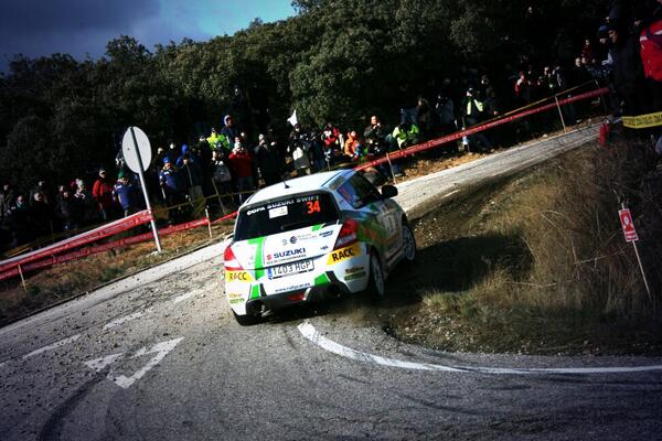 PistoniRT's tweet photo. Una afición, una pasión, un sentimiento... #DefiendeLosRallyes @AUTOhebdoSPORT @Curuxarallye @fuelwasters @XeviPons http://t.co/81yo4tqy5S