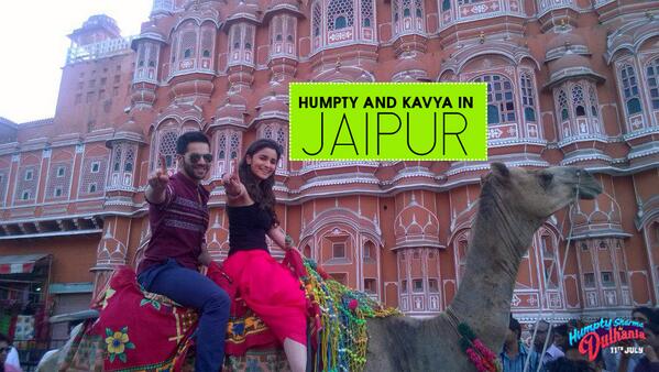 Humptyness and a lot more in Jaipur! <a href="/Varun_dvn/">Varun Dhawan</a> and <a href="/aliaa08/">Alia Bhatt</a> enjoying a camel ride! #HSKDinJaipur #4DaystoHSKD