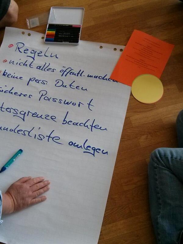 JuSe_Saar's tweet image. Analoge Gruppenarbeit #schulung #schoolworker #medienkompetenz