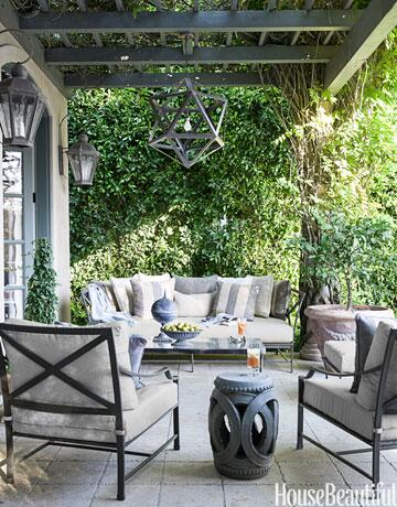 HouseBeautiful's tweet image. A cozy limestone veranda and other design ideas for your outdoor space: hbm.ag/6010YoNM
