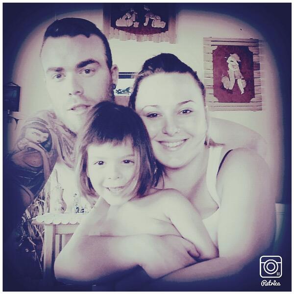 nikamundi's tweet photo. Con mis dos amores pasando el dia en la pisciiii ......!!♡ http://t.co/56ztAxUTRm