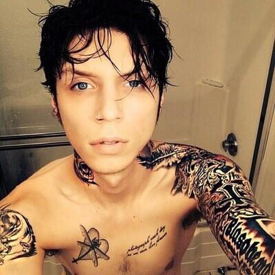 AutomaticJSimms's tweet image. My #MCM is also my #MCE cause he's the love of my life my husband @SingingBiersack