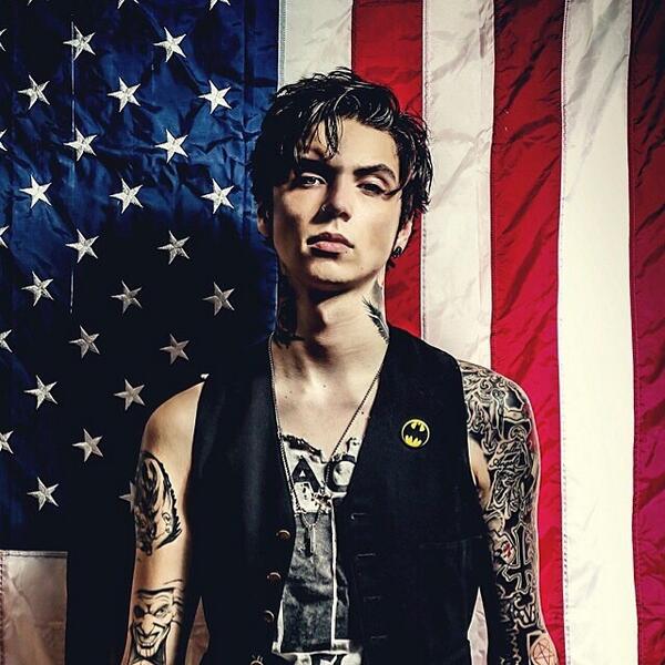 AutomaticJSimms's tweet image. My #MCM is also my #MCE cause he's the love of my life my husband @SingingBiersack
