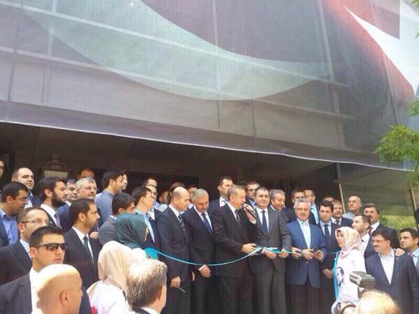 Cumhurun Başkanı Seçim Koordinasyon Merkezi açılışını genç milletvekilleri ve dinamik bir ekiple yaptı.