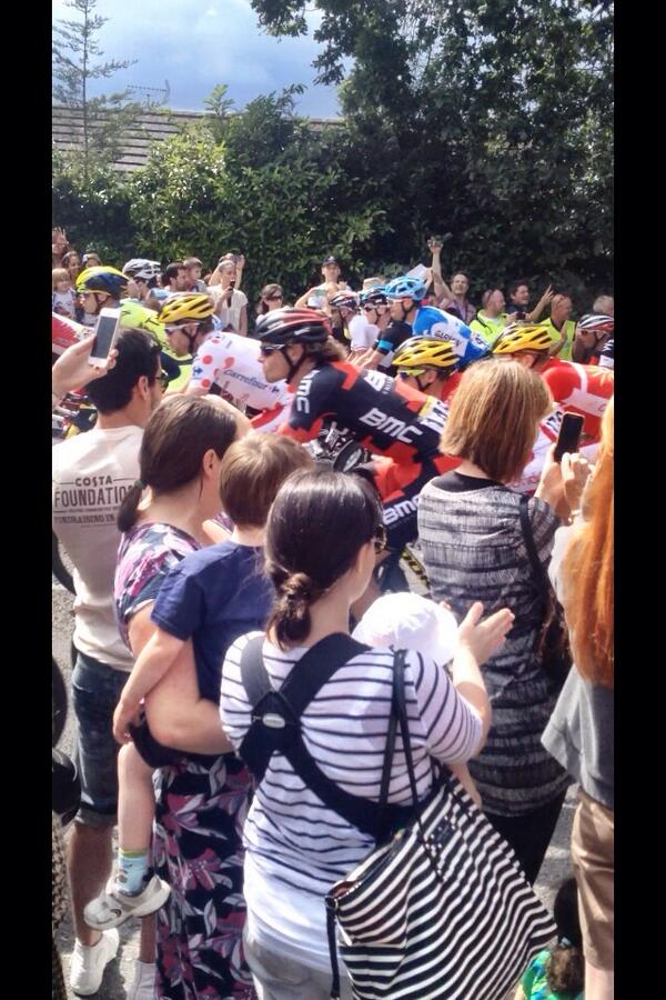 RickySpeed_'s tweet photo. #tourdefrance I was wondering what all the noise was outside... http://t.co/gMb0HP1eOs