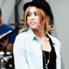 ocblazegdr2's tweet photo. MILEY AMO METTI QUESTO http://t.co/IUtBT6HB8Z