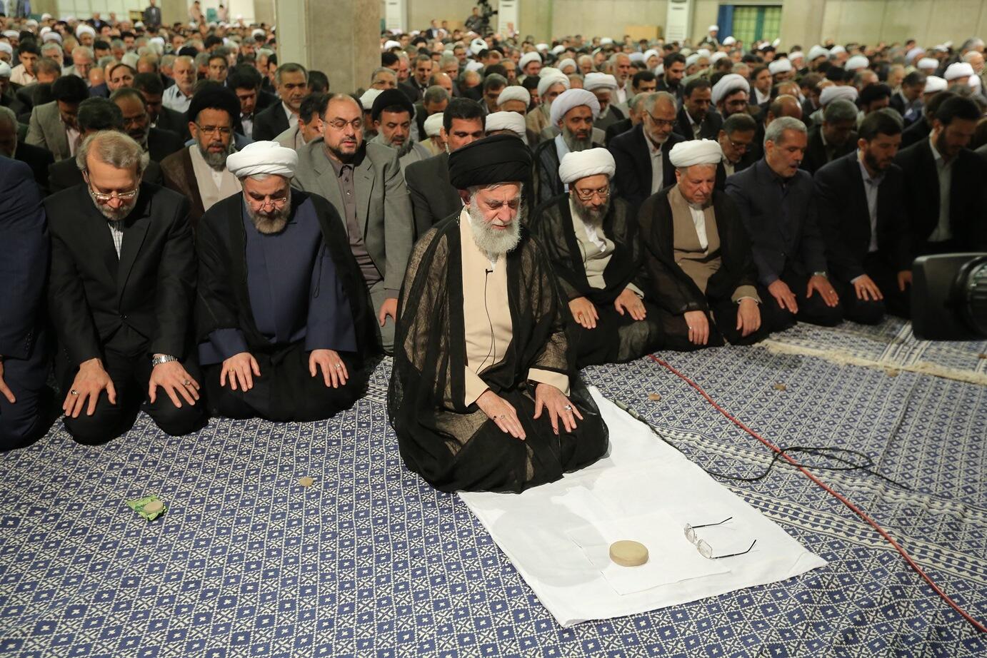 Br90CE-IMAAt1El.jpg:large (1382×922)