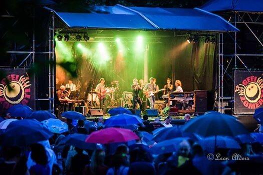 Geel, regen of geen regen, u was een FANTASTISCH PUBLIEK ! <a href="/GeelStad/">StadGeel</a> @ToerismeGeel #GeelZomert on.fb.me/1fZmqg3