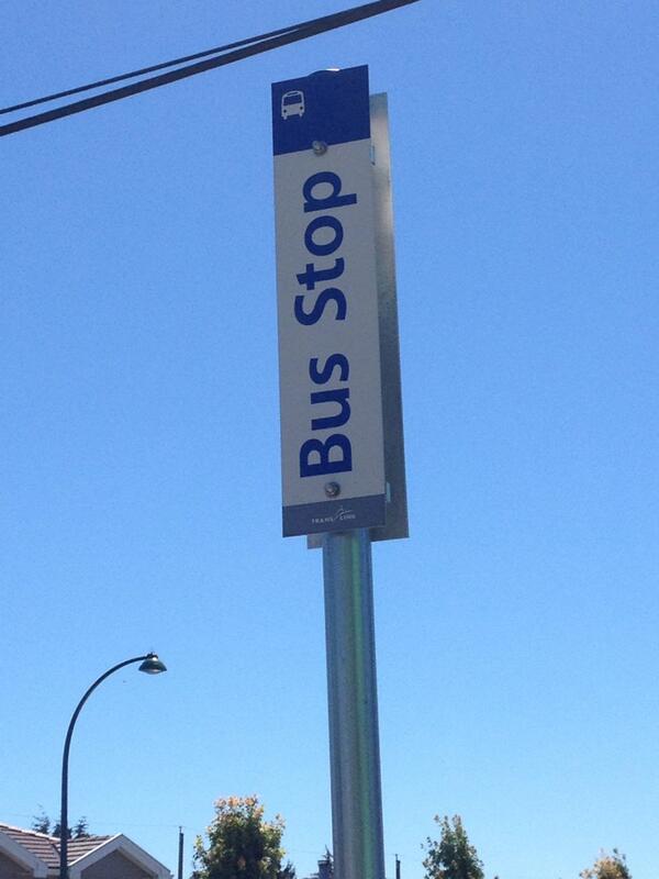 raaphael___'s tweet image. How am I supposed to text the bus? 😂 #TranslinkProblems